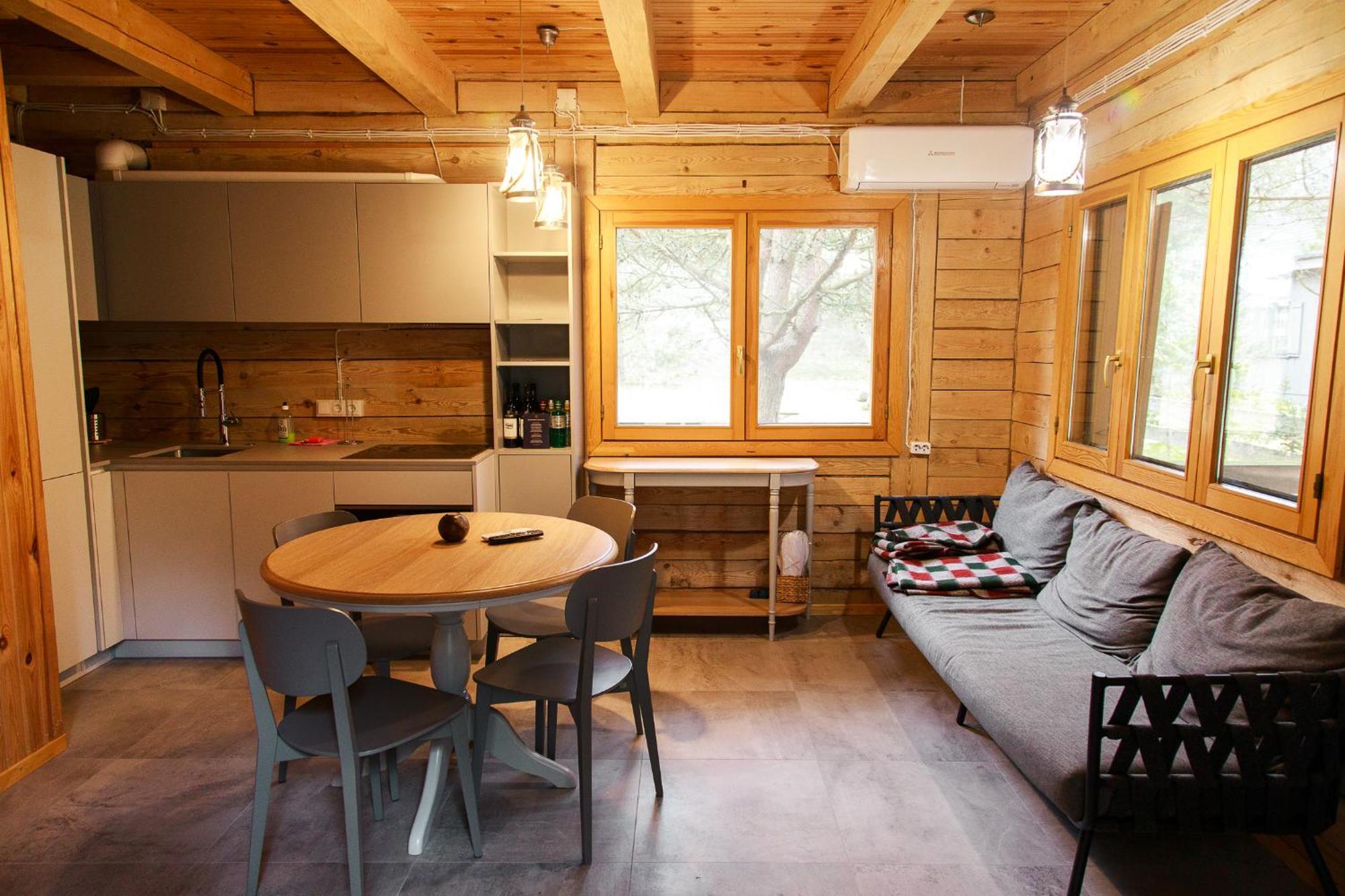 Roze Guest Houses Sklandas Bernāti المظهر الخارجي الصورة
