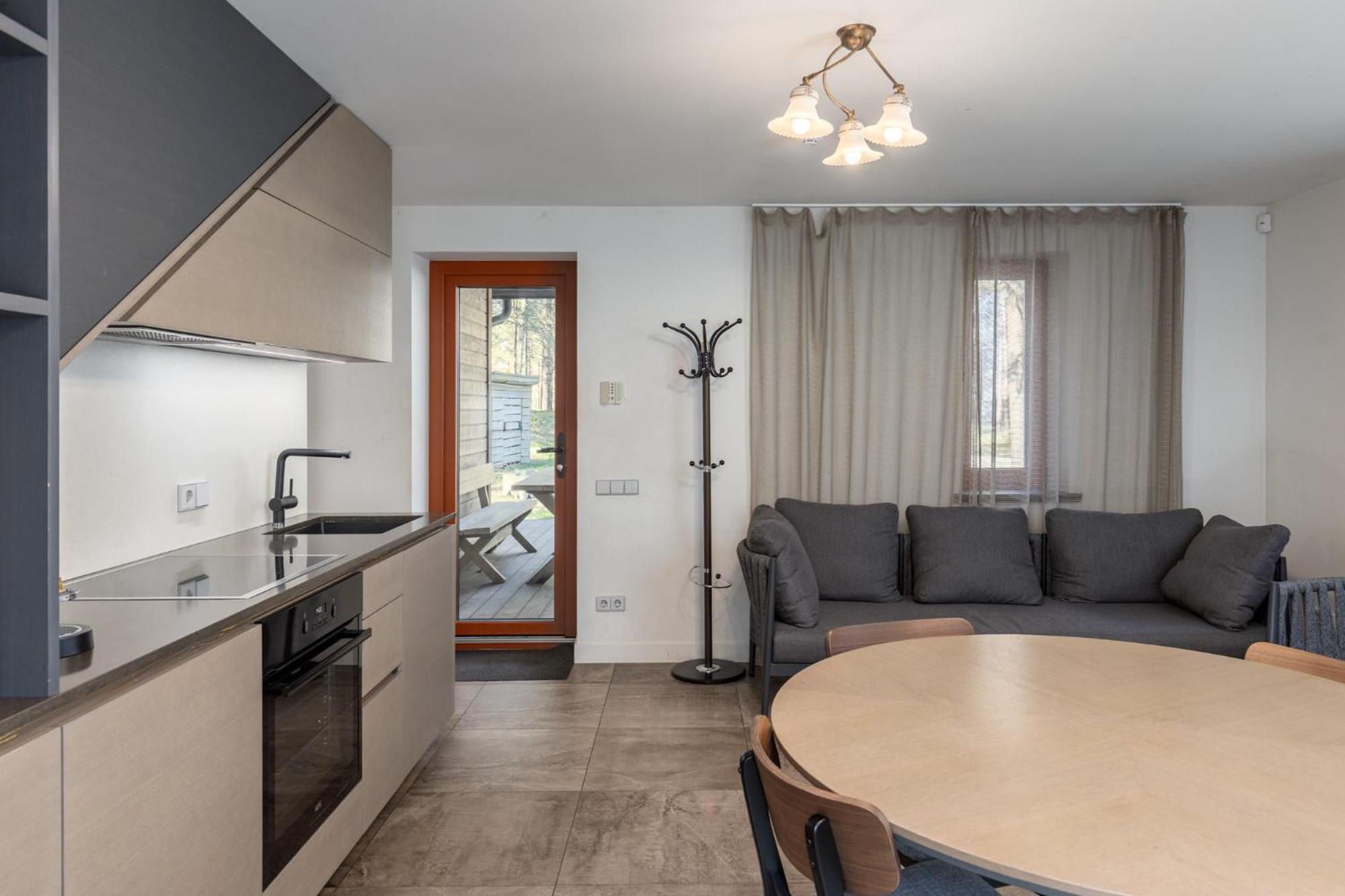 Roze Guest Houses Sklandas Bernāti المظهر الخارجي الصورة